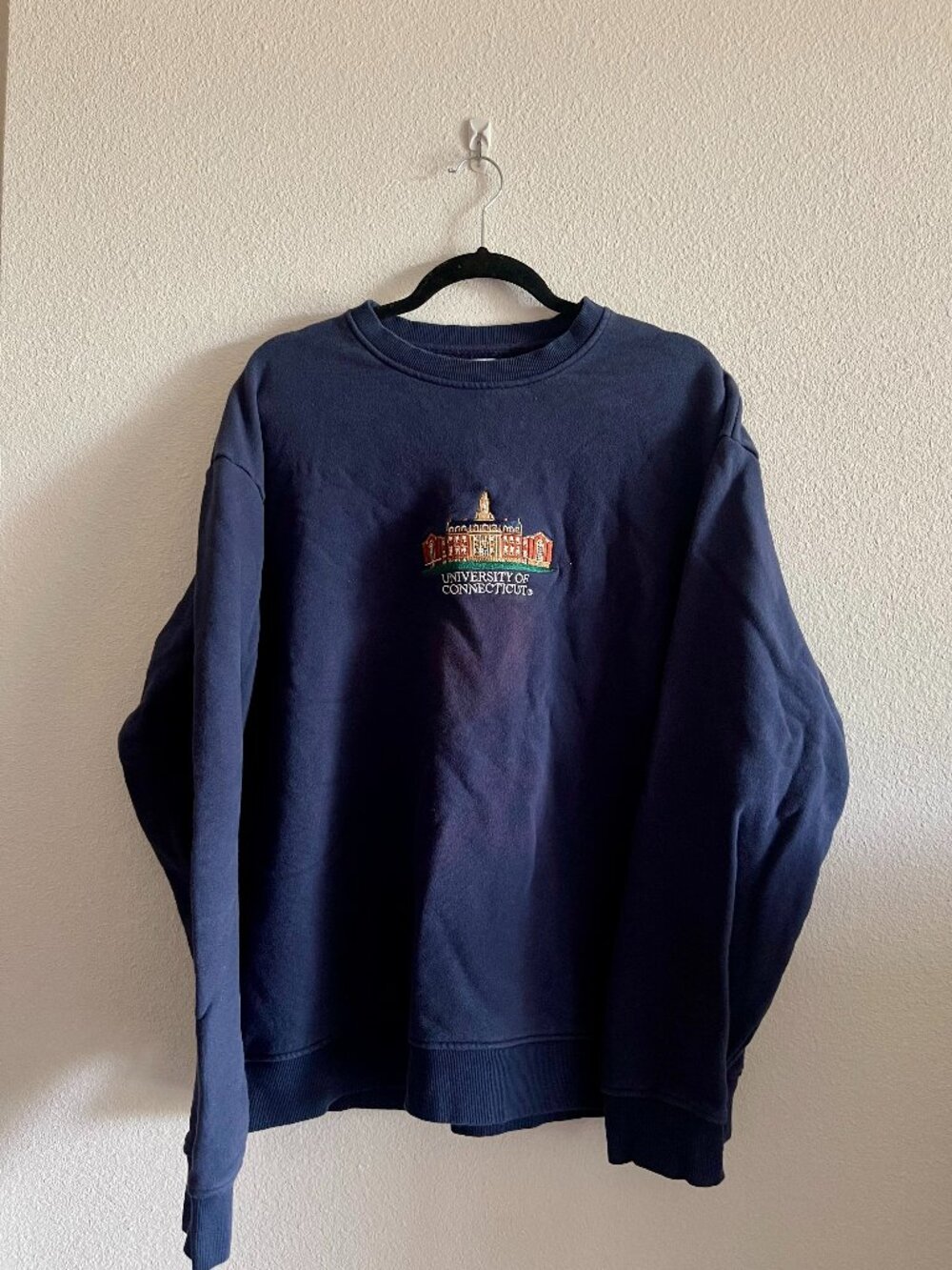 UConn Huskies Embroidered Wilbur Cross Crewneck Sweatshirt Traditions XXL Navy